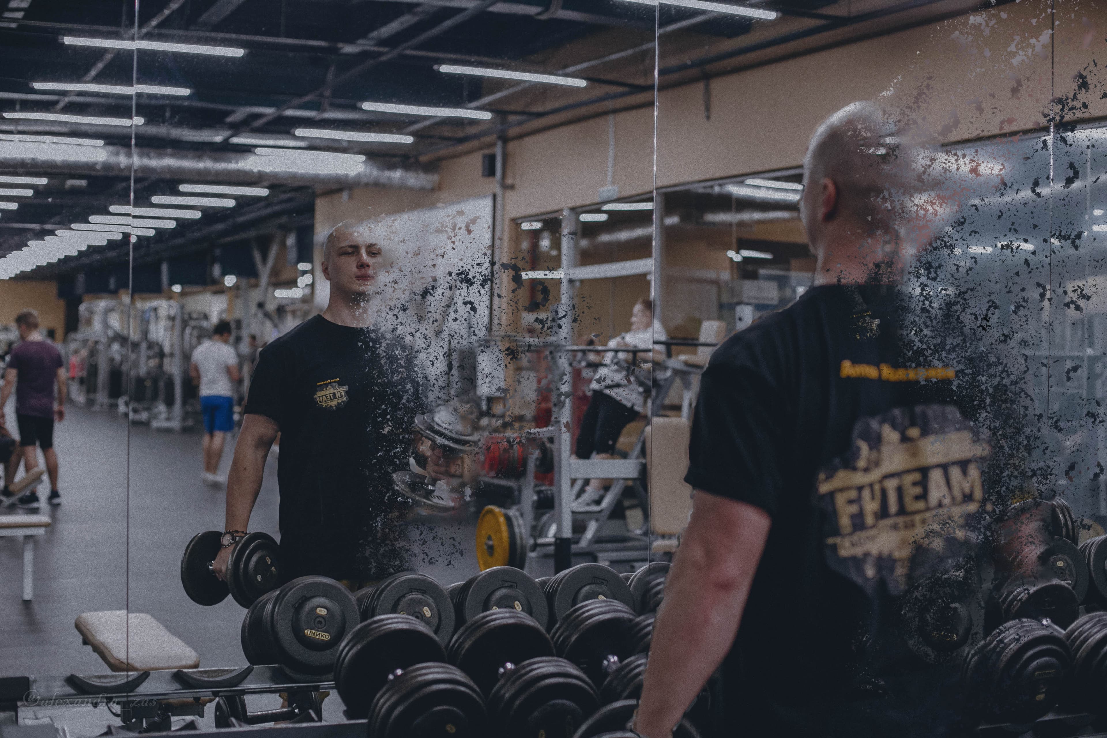 Anton Kolhonen reflected in a gym mirror through a disintegration effect.